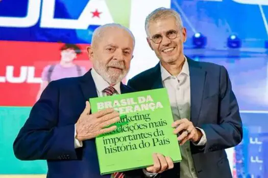 Lula traz equipe de João Campos para reformulação da Secom