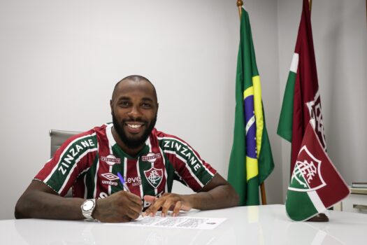 Fluminense renova com zagueiro Manoel até o fim de 2025