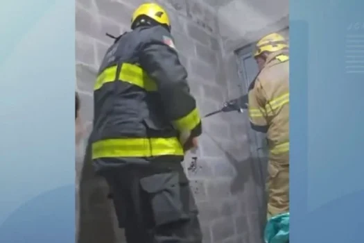 Bombeiros resgatam nove pessoas presas em elevador no Rio Grande do Sul