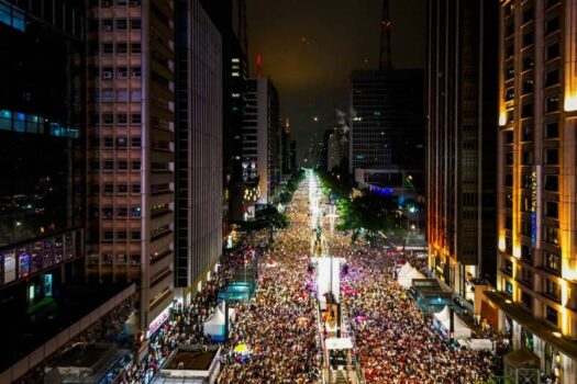 Réveillon na Avenida Paulista registra queda significativa nos furtos de celulares