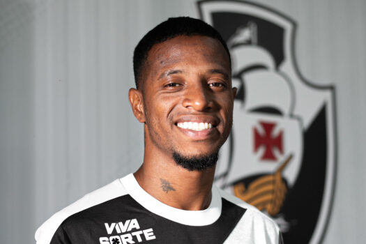 Vasco anuncia Tchê Tchê como primeira contratação para 2025