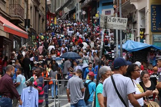 Parte do comércio fura a fase vermelha no centro de SP