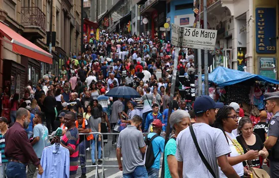 Parte do comércio fura a fase vermelha no centro de SP