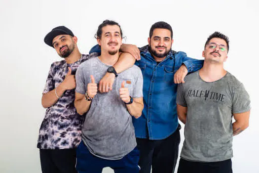 Stand-Up 4Amigos se apresenta no Teatro Santo Agostinho_x000D_