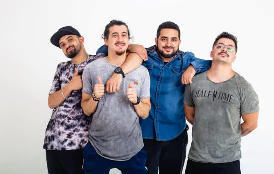 Stand-Up 4Amigos se apresenta no Teatro Santo Agostinho_x000D_