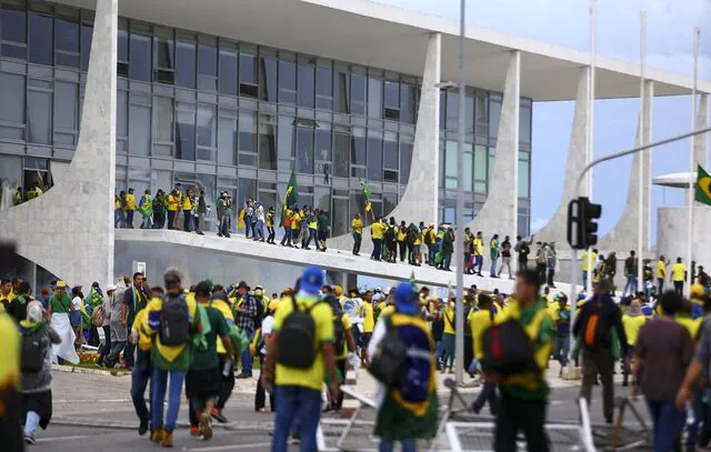 STF tem oito votos para tornar réus 100 envolvidos em atos golpistas