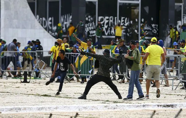 STF tem maioria para tornar réus mais 70 bolsonaristas por atos golpistas do 8 de janeiro