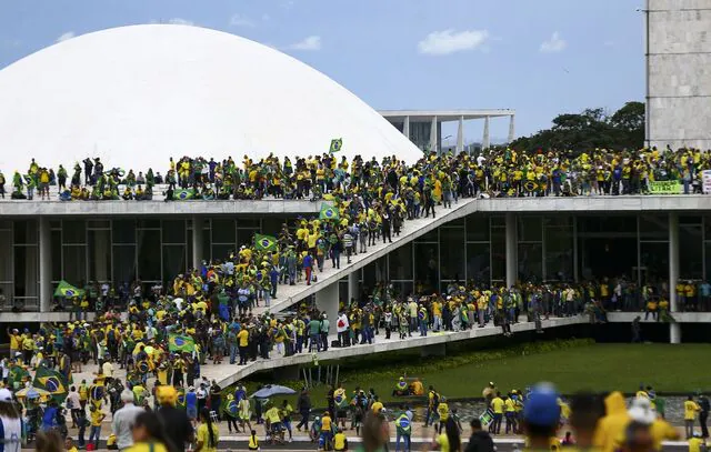 STF relembra invasão em Brasília e diz que democracia ‘segue inabalada’