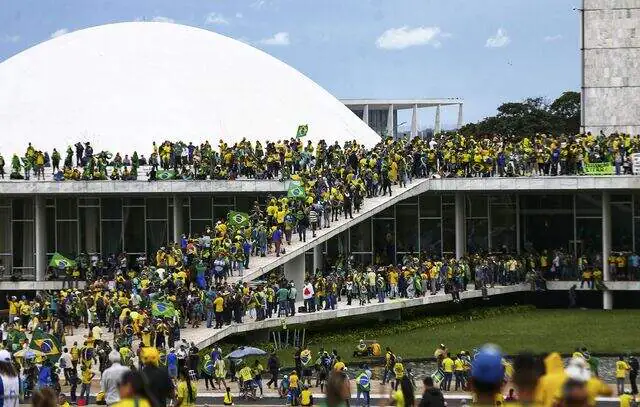 PF prende comandante da PM no DF