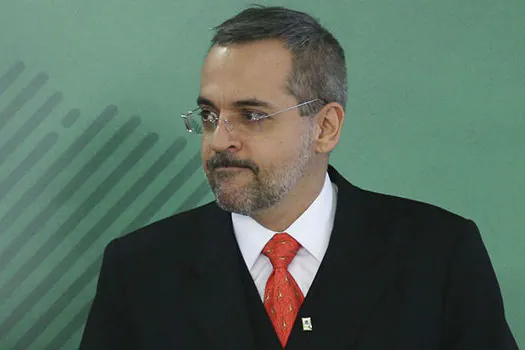 Em ofício a Guedes, ministro da Educação escreve 2 vezes ‘paralisação’ com ‘z’