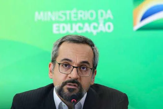 ‘Vocês têm de se virar’, diz Weintraub sobre Fies a universidades particulares