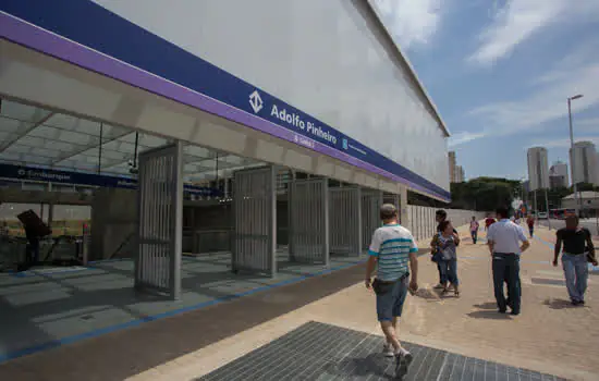 Estações da Linha 5-Lilás levam ao público mostra informativa sobre o câncer infantil