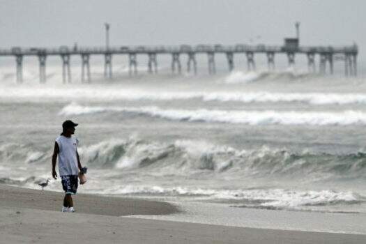 Alerta de tempestades tropicais foi emitido na Carolina do Norte