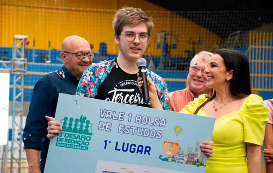 Escolas públicas e particulares do grande ABC participam de concurso de redação