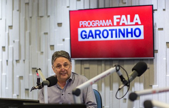 Garotinho (PR) foi preso hoje (13) quando apresentava o programa que comanda na Rádio Tupi