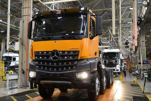 Arocs reafirma a flexibilidade da linha de produção de caminhões da Mercedes-Benz