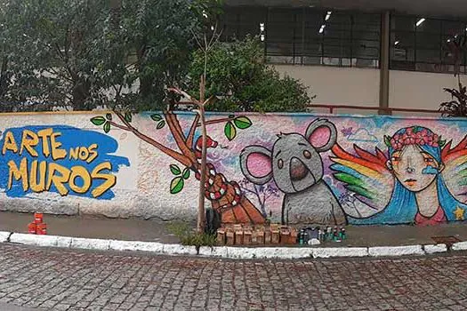 Escolas estaduais de São Bernardo do Campo e São Paulo são grafitadas