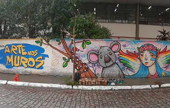 Escolas estaduais de São Bernardo do Campo e São Paulo são grafitadas