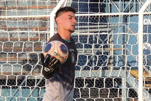 Fundamental em vitória contra Audax, Arthur festeja boa estreia no profissional