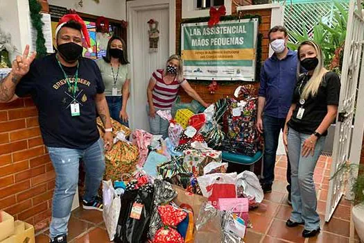 Árvore Solidária garante presente de muitas crianças