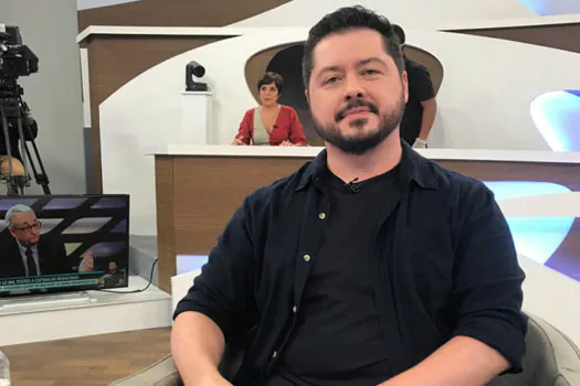 Roda Viva reapresenta entrevista com Atila Iamarino neste domingo (5/4)