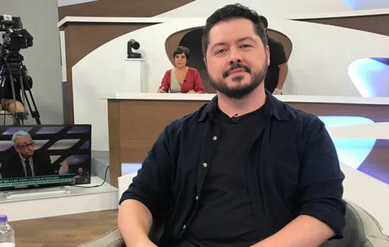 Roda Viva reapresenta entrevista com Atila Iamarino neste domingo (5/4)