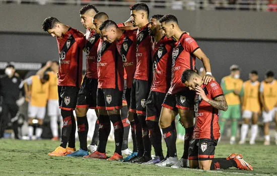 Atlético-GO vence e sai na frente do Corinthians na Copa do Brasil_x000D_