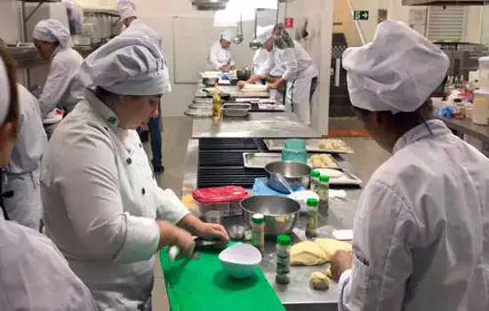 Prefeitura de SP oferece vagas em cursos gratuitos na área de gastronomia