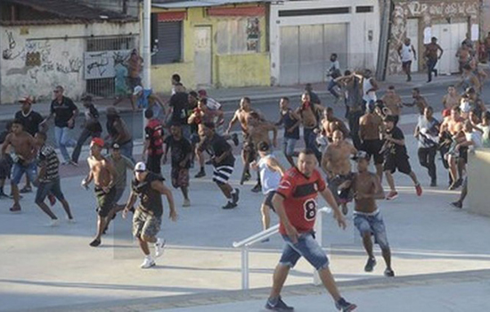 Briga de torcida em torno do Estádio Nilton Santos (Engennhão) antes da partida entre Botafogo RJ e Flamengo RJ