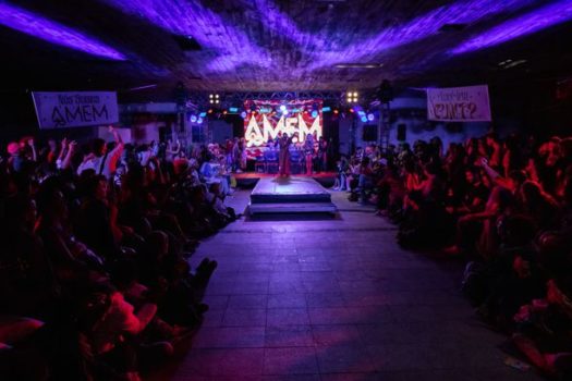 Coletivo AMEM traz a performatividade queer para a 35ª Bienal de São Paulo