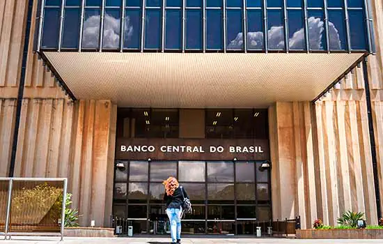 Banco Central brasileiro facilita renegociação de dívidas de empresas e famílias