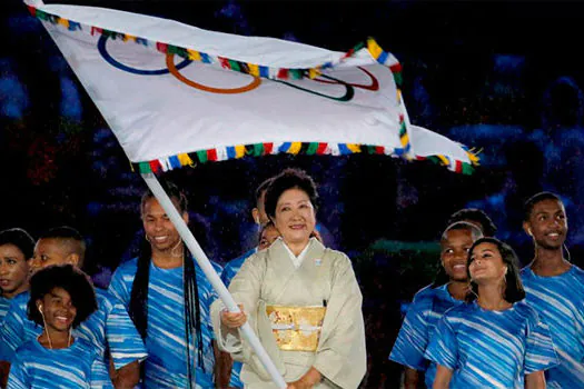 Bandeira olímpica chega ao Japão para os Jogos de 2020