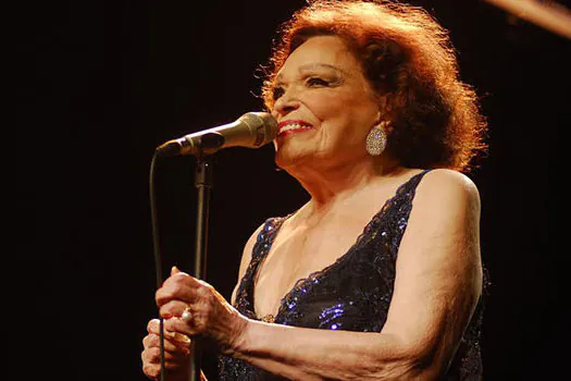 Morreu a atriz e cantora Bibi Ferreira aos 96 anos_x000D_