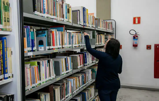 Bibliotecas de São Caetano têm livros dos principais vestibulares