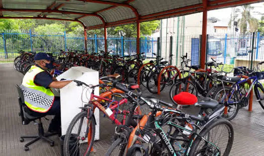 Abraciclo realiza ação de conscientização no Bicicletário de Mauá