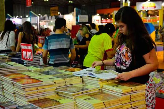 Tentativa de censura ajuda a promover literatura LGBT na Bienal do Rio