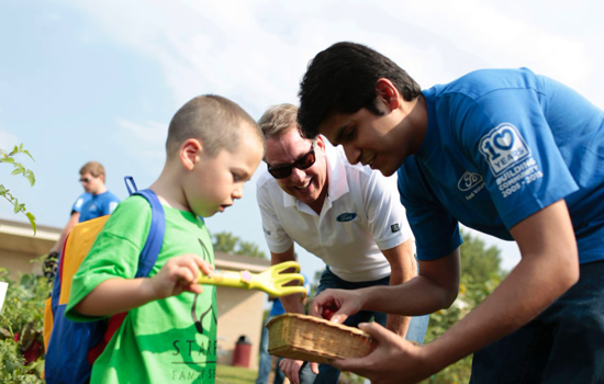 Ford inicia Mês Global do Voluntariado com novas ações de apoio à comunidade