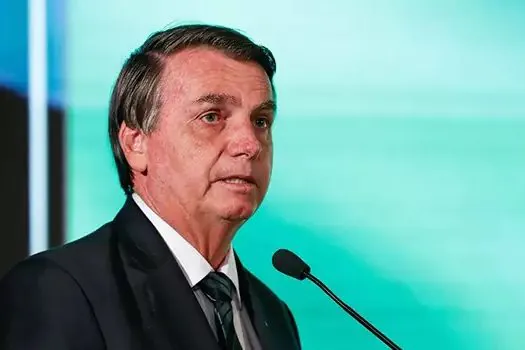 Bolsonaro recebe embaixadores para apresentação contra urnas eletrônicas e STF