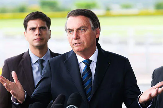 Bolsonaro cancela ida ao Fórum Econômico Mundial, na Suíça