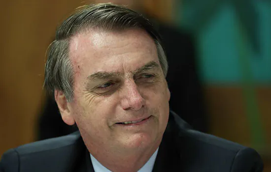 Bolsonaro diz à Folha que deve indicar novo PGR até 5ª e sugere troca na PF