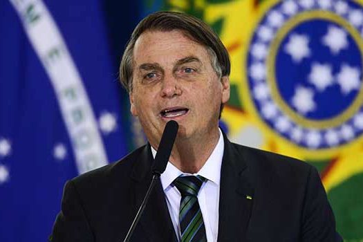 Bolsonaro faz novas críticas a medidas restritivas para conter a covid