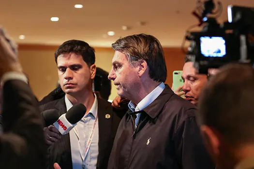 Bolsonaro diz que protestos no Chile têm origem no fim da ditadura no país