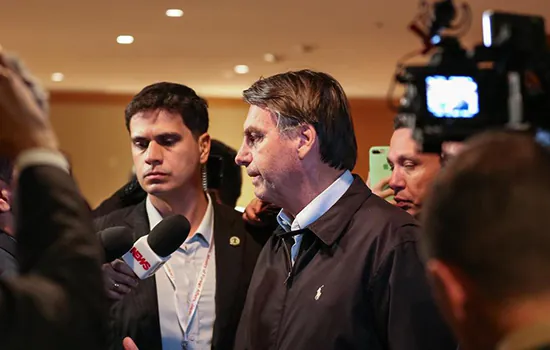 Bolsonaro diz que protestos no Chile têm origem no fim da ditadura no país