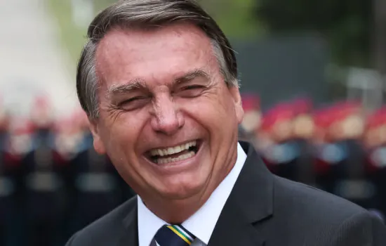 Bolsonaro visita sítio onde morou na adolescência