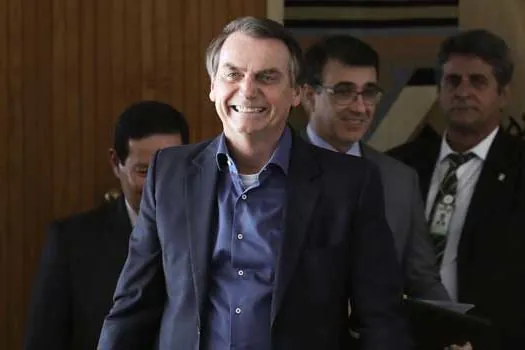 Carlos Bolsonaro diz que pai ‘está bem’ e prepara discurso da ONU