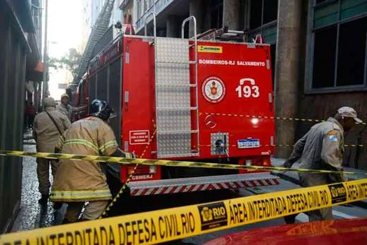 Bombeiros mortos em incêndio em boate do rio serão enterrados neste sábado