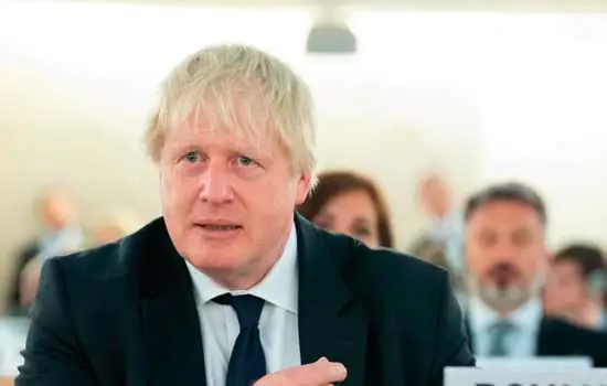 Johnson ameaça ignorar lei e sair da UE sem acordo