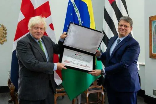 Tarcísio se encontra com ex-primeiro-ministro britânico Boris Johnson