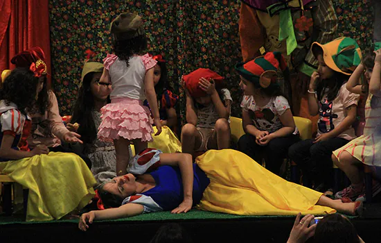 “Branca de Neve e os sete anões” no Teatro Infantil do Grand Plaza