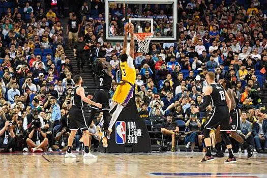 Em meio a conflito entre NBA e governo da China, Nets batem Lakers em Xangai